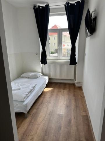Gostilna In Apartmaji Zlati Lev - Марибор Экстерьер фото
