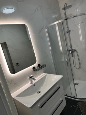 Gostilna In Apartmaji Zlati Lev - Марибор Экстерьер фото